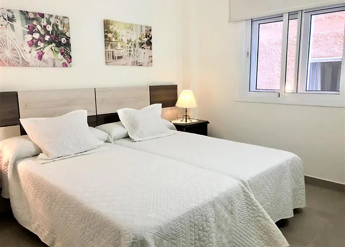 Rentcostadelsol Boliches Penelope فوينخيرولا